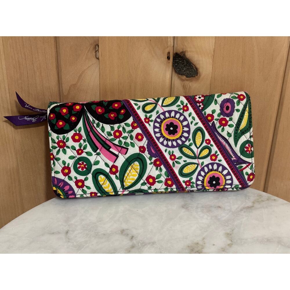 Vera Bradley | Viva Le Vera Pattern Quilted Accordion Wallet
